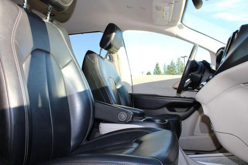 2020 Chrysler Voyager LXI