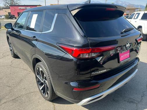 2022 Mitsubishi Outlander Black Edition 2WD