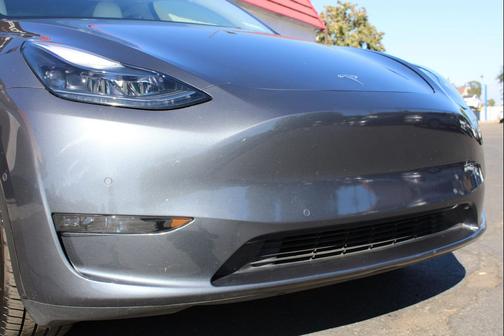 2022 Tesla Model Y Long Range Dual Motor All-Wheel Drive