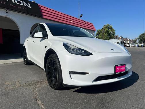 2022 Tesla Model Y Long Range Dual Motor All-Wheel Drive