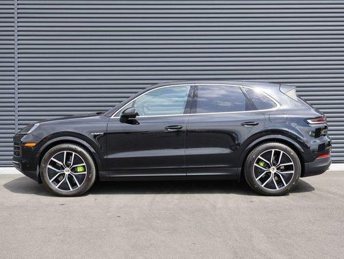 Chromite Black Metallic 2025 Porsche Cayenne Cayenne E-Hybrid