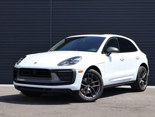 Carrara White Metallic 2023 Porsche Macan