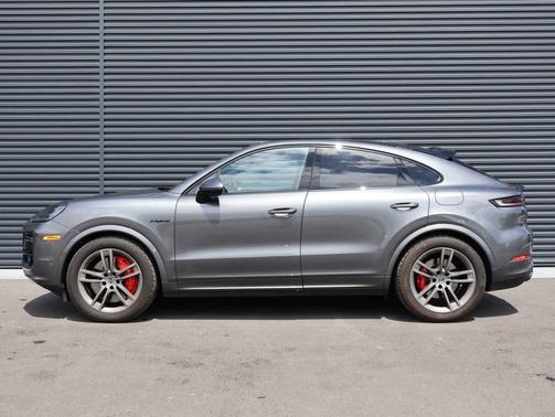 Quartzite Grey Metallic 2025 Porsche Cayenne