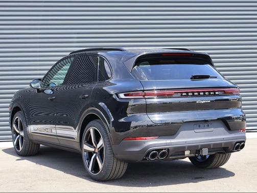 Chromite Black Metallic 2026 Porsche Cayenne Cayenne
