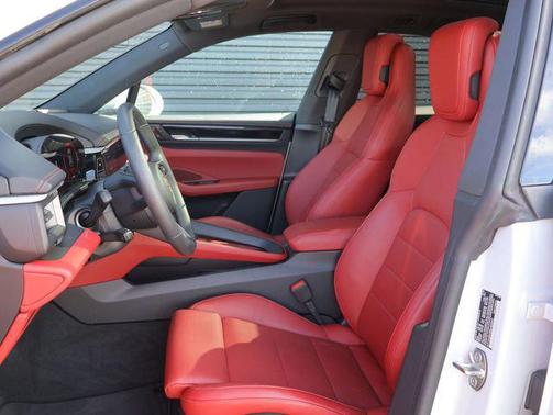 Ice Grey Metallic 2025 Porsche Macan Macan Electric 4