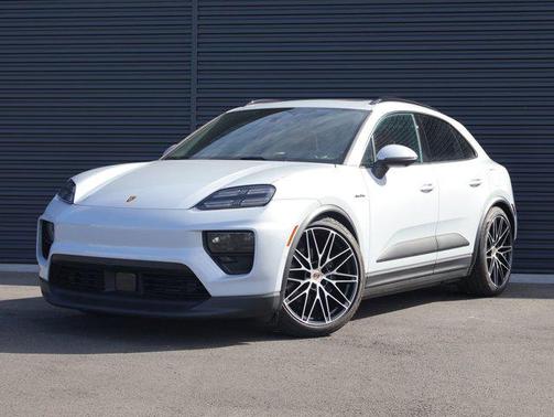 Ice Grey Metallic 2025 Porsche Macan Macan Electric 4