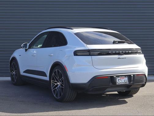 Ice Grey Metallic 2025 Porsche Macan Macan Electric 4