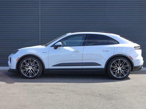 Ice Grey Metallic 2025 Porsche Macan Macan Electric 4