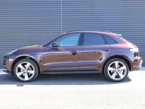 Copper Ruby Metallic 2026 Porsche Macan