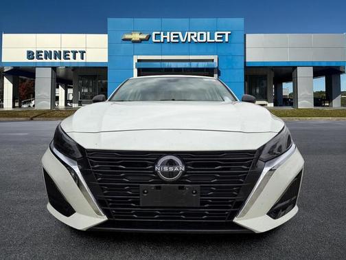 Glacier White 2025 Nissan Altima SV