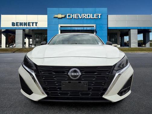 Glacier White 2025 Nissan Altima SV