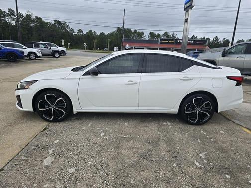 2023 Nissan Altima 2.5 SR