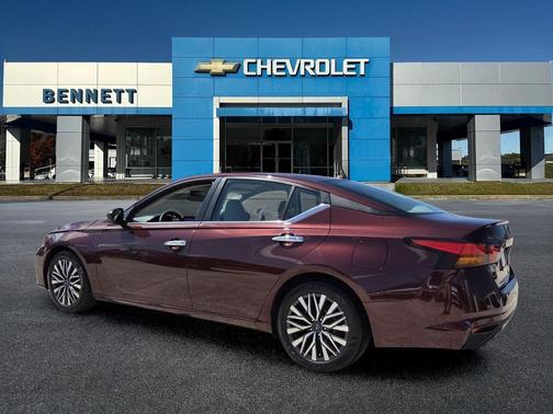 Garnet Pearl 2024 Nissan Altima 2.5 SV