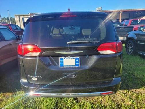 2017 Chrysler Pacifica Touring-L Plus