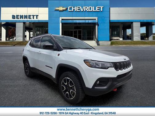 Bright White Clearcoat 2025 Jeep Compass Trailhawk