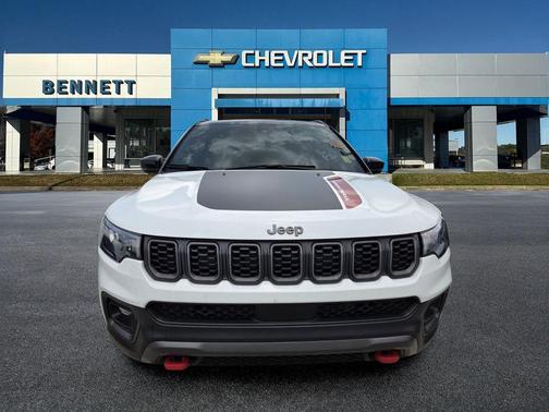 Bright White Clearcoat 2025 Jeep Compass Trailhawk