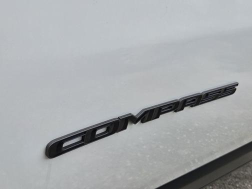 Bright White Clearcoat 2025 Jeep Compass Trailhawk