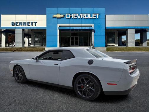 Smoke 2020 Dodge Challenger GT