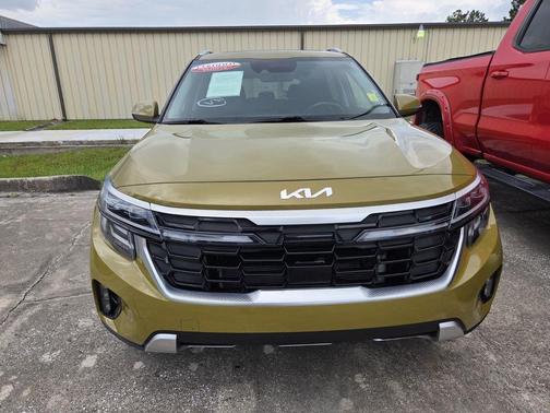 Green 2024 Kia Seltos SX