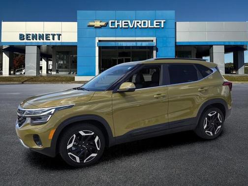 Green 2024 Kia Seltos SX