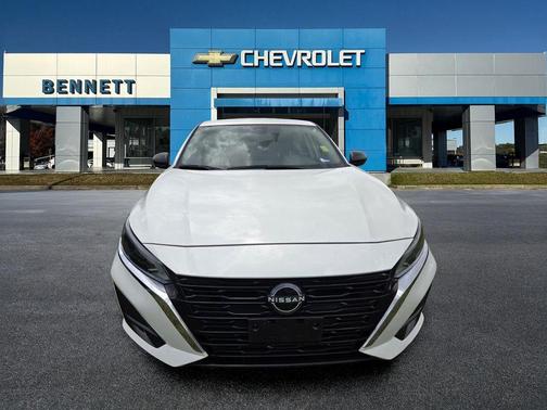 Glacier White 2025 Nissan Altima SV