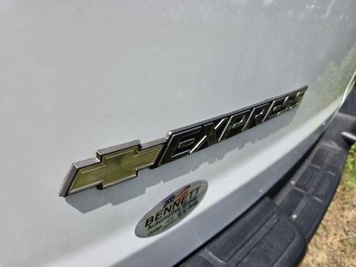 Summit White 2022 Chevrolet Express 3500 LS