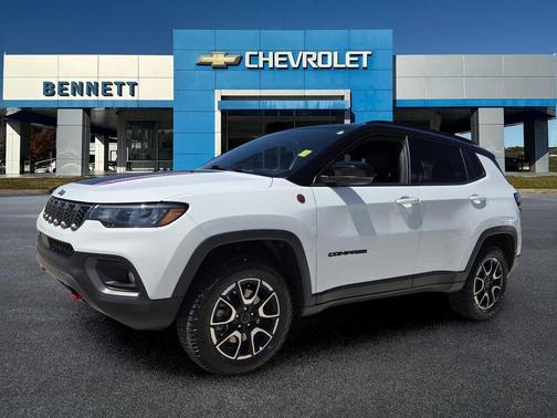 Bright White Clearcoat 2025 Jeep Compass Trailhawk