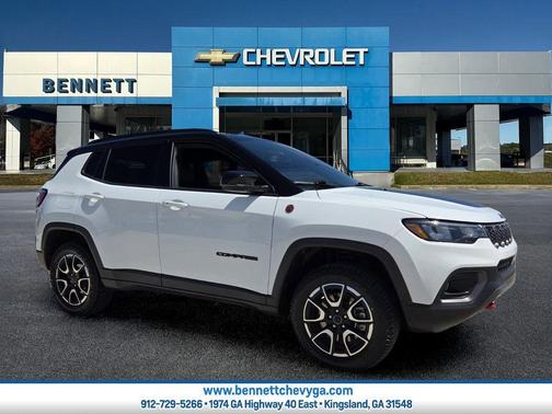 Bright White Clearcoat 2025 Jeep Compass Trailhawk
