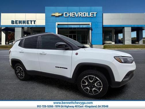 Bright White Clearcoat 2025 Jeep Compass Trailhawk