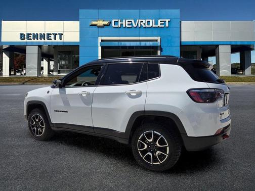 Bright White Clearcoat 2025 Jeep Compass Trailhawk