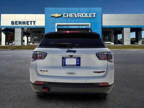 Bright White Clearcoat 2025 Jeep Compass Trailhawk