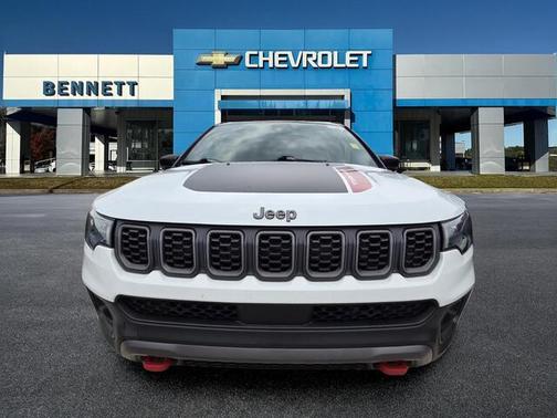 Bright White Clearcoat 2025 Jeep Compass Trailhawk