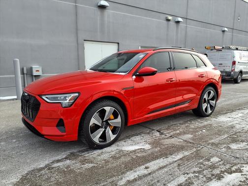 2022 Audi e-tron Premium Plus