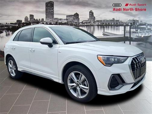 2022 Audi Q3 45 S line Premium