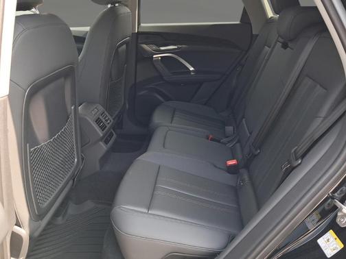 2025 Audi Q5 Premium