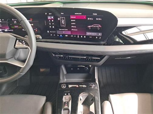 2025 Audi Q6 e-tron Premium Plus quattro