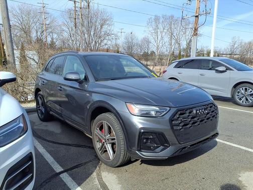 Daytona Gray Pearl 2024 Audi Q5 e 55 S line Premium Plus