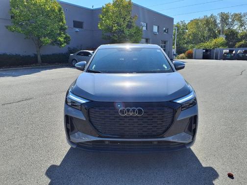 2022 Audi e-tron Premium Plus