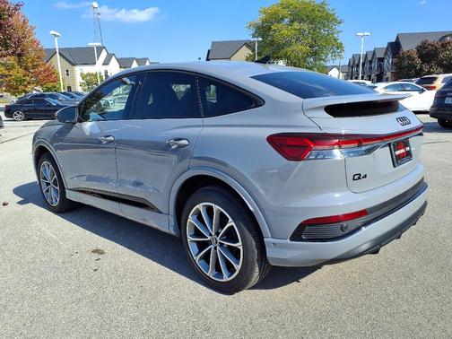 2022 Audi e-tron Premium Plus