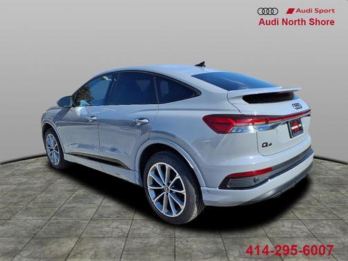 2022 Audi e-tron Premium Plus