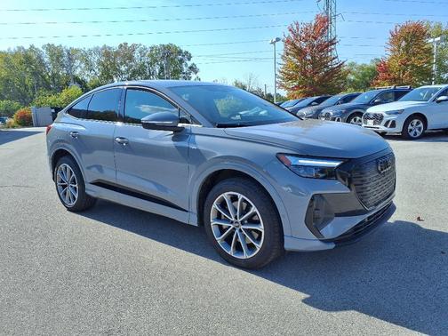 2022 Audi e-tron Premium Plus