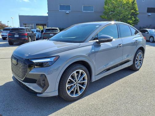 2022 Audi e-tron Premium Plus