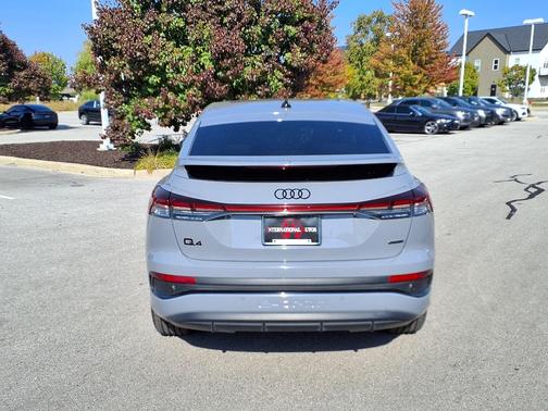2022 Audi e-tron Premium Plus