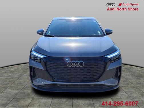 2022 Audi e-tron Premium Plus