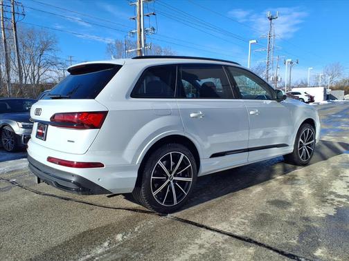 2023 Audi Q7 55 Premium Plus