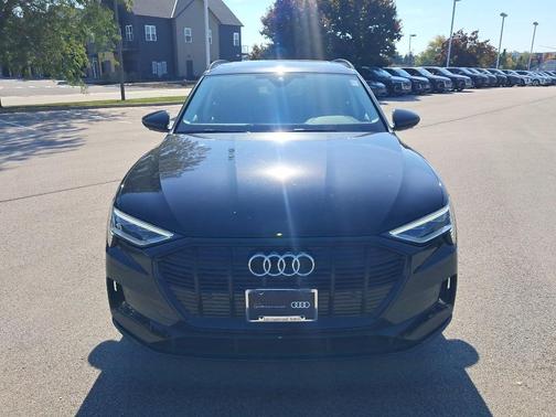2023 Audi e-tron Premium quattro