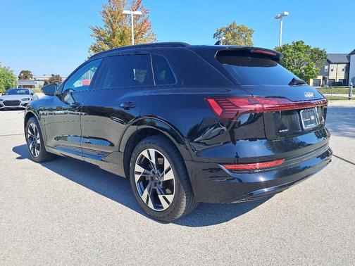 2023 Audi e-tron Premium quattro
