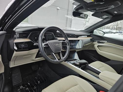 2024 Audi Q8 e-tron Premium Plus