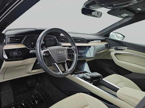 2024 Audi Q8 e-tron Premium Plus