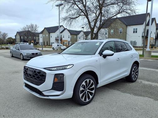 Glacier White Metallic 2026 Audi Q3 TFSI quattro S tronic